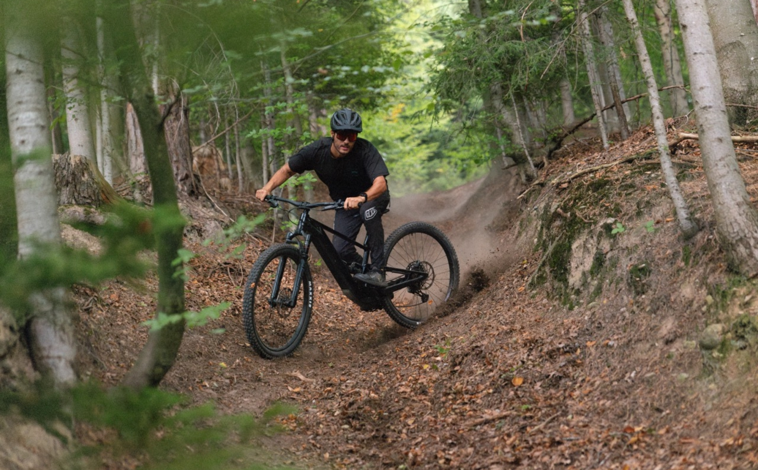 SCOR 4060 Z LT Carbon NX Shimano EP8 720Wh SCOR 4060 Z LT Carbon NX Shimano EP8 720Wh 2024 Actionshot