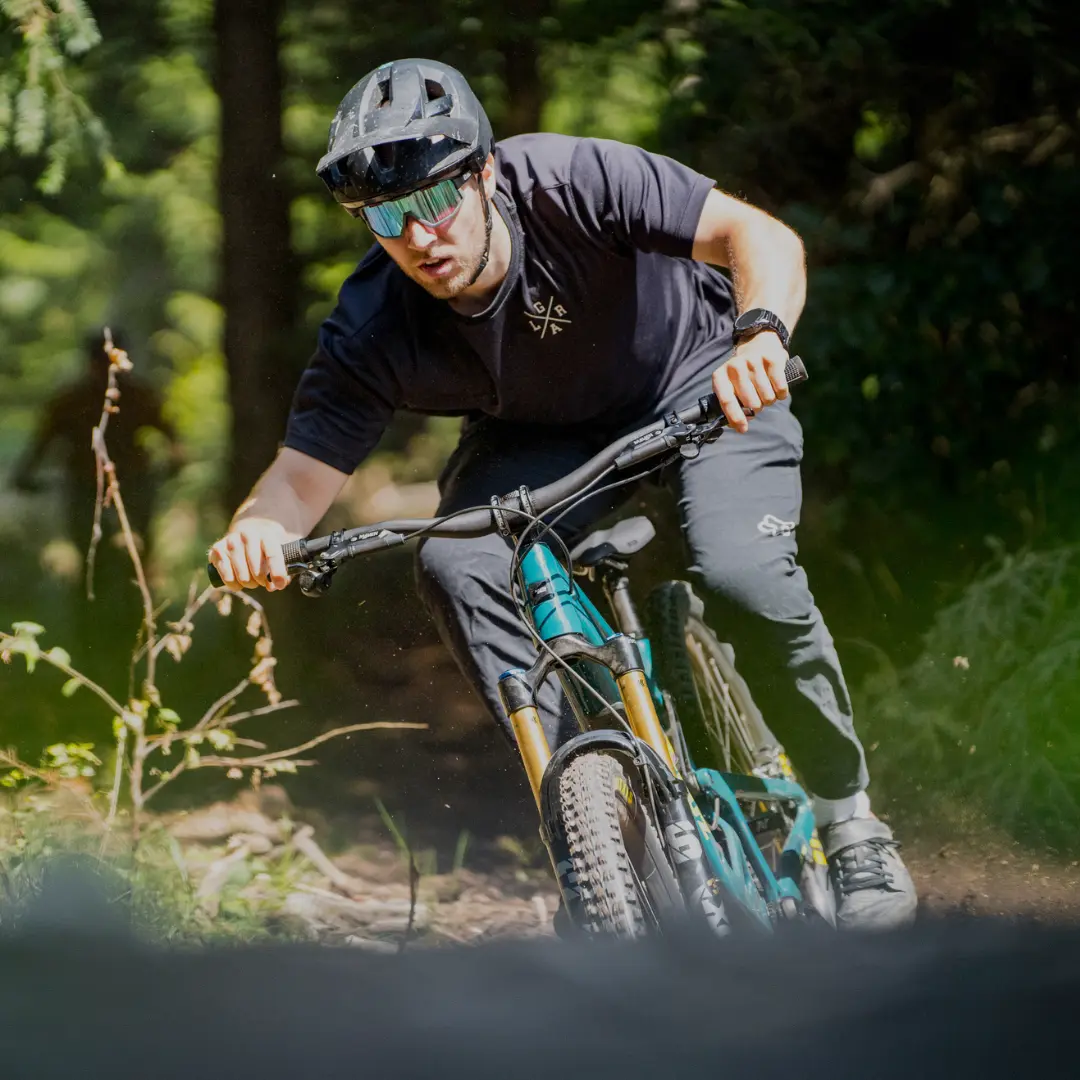 MTB´s Fahrer auf einem MTB im Gelände