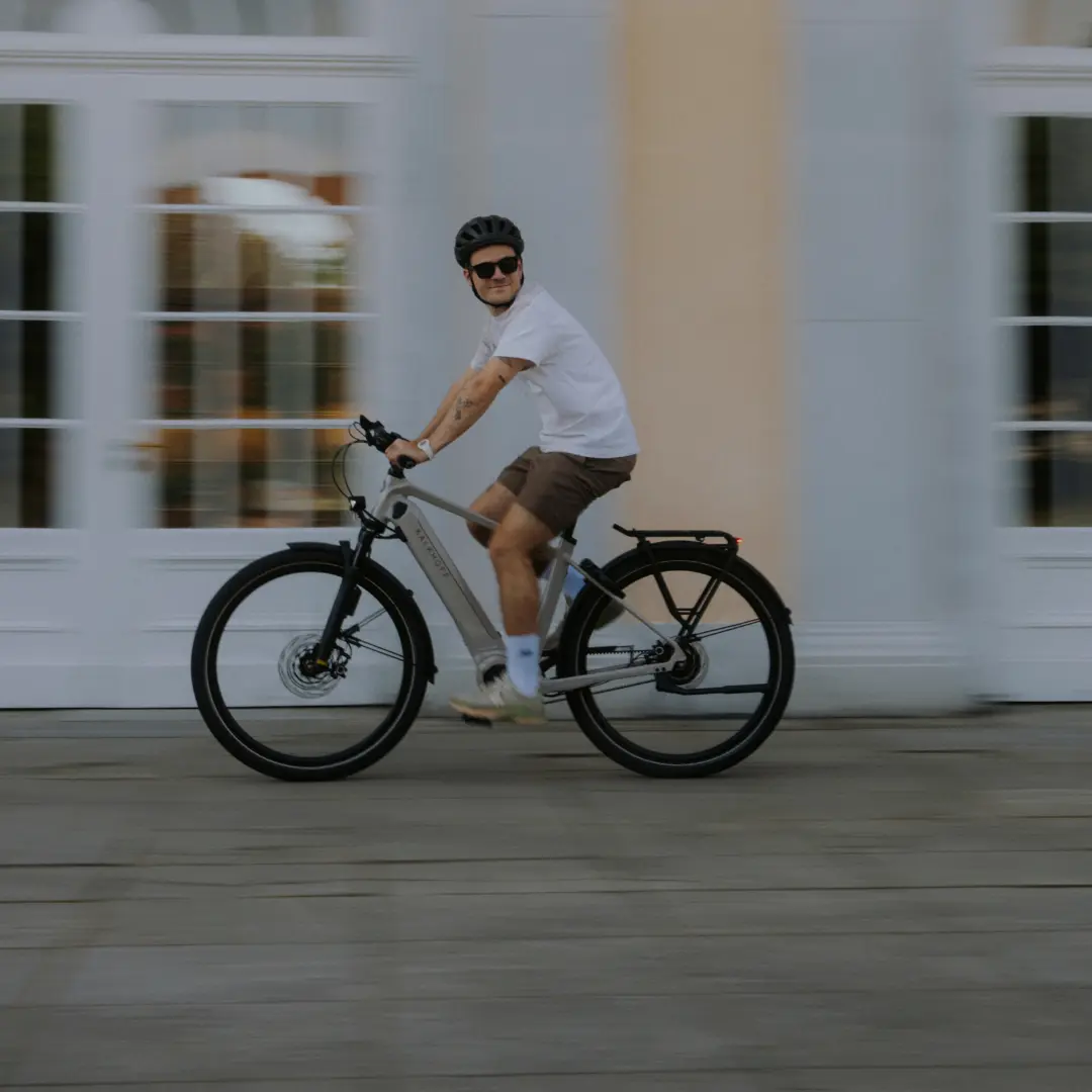 Kalkhoff E-Bikes Mann auf einem Kalkhoff E-Bike